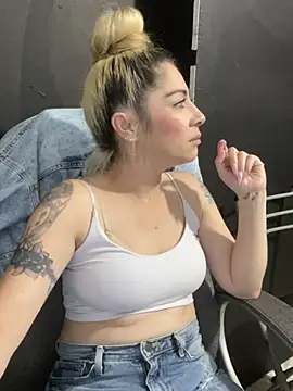 viktoria davis  online show from 03.14.25