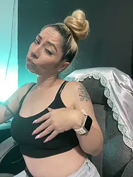 viktoria davis  online show from 03.20.25