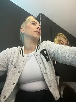 viktoria davis  online show from 10.04.25