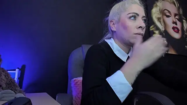 viktoria davis  online show from 10.08.25