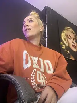 viktoria davis  online show from 10.09.25