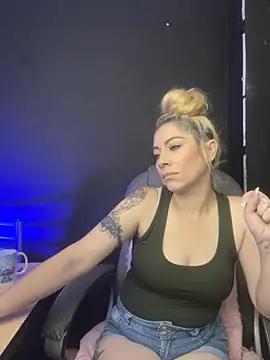 viktoria davis  online show from 11.22.25