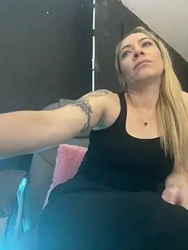 viktoria davis  online show from 02.20.26