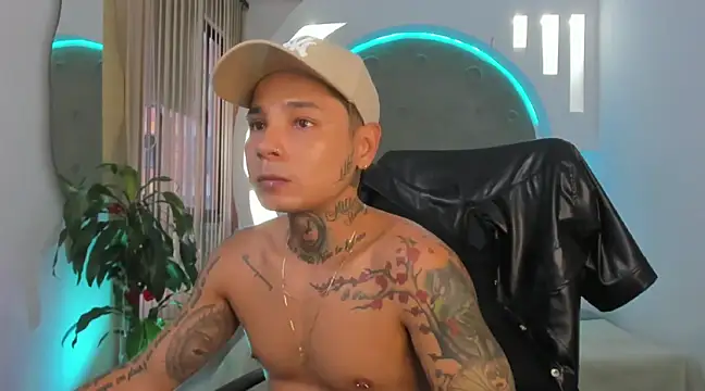 Snapshot of tattokoi chatting on 02.22.25 tattokoi online show from 02.22.25