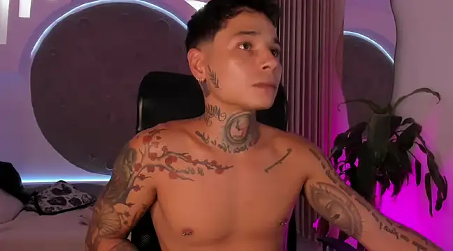 Snapshot of tattokoi chatting on 03.13.25 tattokoi online show from 03.13.25