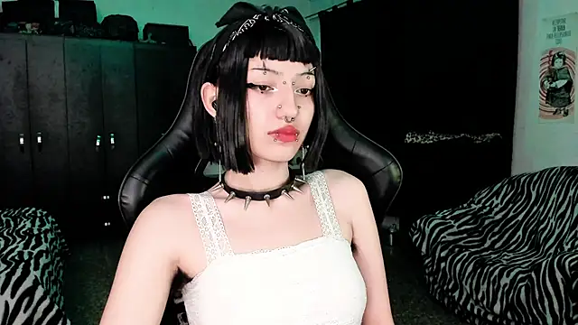 Snapshot of roxy_toxic chatting on 01.08.26 roxy toxic online show from 01.08.26