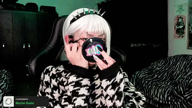 Snapshot of roxy_toxic chatting on 01.10.26 roxy toxic online show from 01.10.26