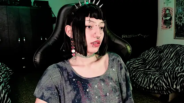 Snapshot of roxy_toxic chatting on 01.12.26 roxy toxic online show from 01.12.26