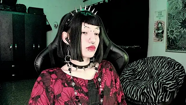 Snapshot of roxy_toxic chatting on 02.05.26 roxy toxic online show from 02.05.26