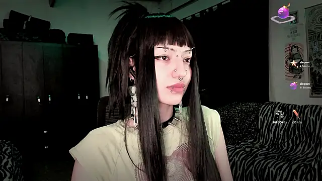 Snapshot of roxy_toxic chatting on 02.26.26 roxy toxic online show from 02.26.26