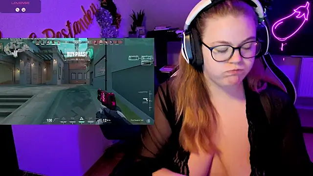 EveBaker04 online show from 10.19.25