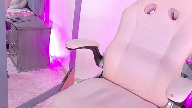 adry moris online show from 03.18.25