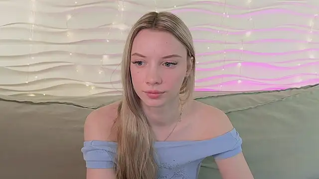 Snapshot of katt__y chatting on 02.20.26 katt y online show from 02.20.26