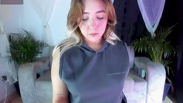 Snapshot of Freydis18 chatting on 10.14.25 Freydis18 online show from 10.14.25