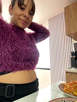 Snapshot of Freydis18 chatting on 11.29.25 Freydis18 online show from 11.29.25