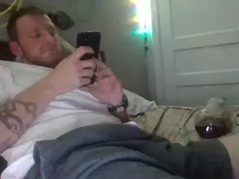 Snapshot of biggzee6 chatting on 02.13.25 biggzee6 online show from 02.13.25