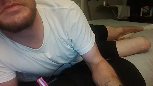 Snapshot of biggzee6 chatting on 02.24.25 biggzee6 online show from 02.24.25