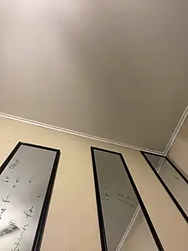 Snapshot of biggzee6 chatting on 10.18.25 biggzee6 online show from 10.18.25