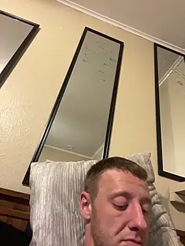 Snapshot of biggzee6 chatting on 10.29.25 biggzee6 online show from 10.29.25