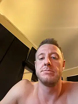 Snapshot of biggzee6 chatting on 10.30.25 biggzee6 online show from 10.30.25