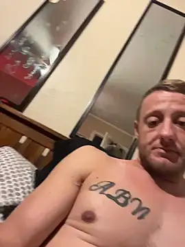 Snapshot of biggzee6 chatting on 11.18.25 biggzee6 online show from 11.18.25