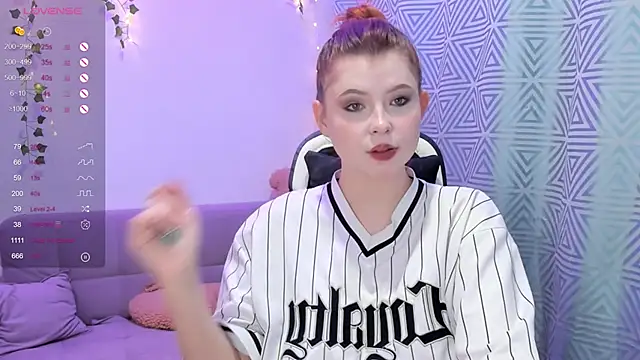 Snapshot of sophie_mooreee chatting on 01.26.25 sophie mooreee online show from 01.26.25