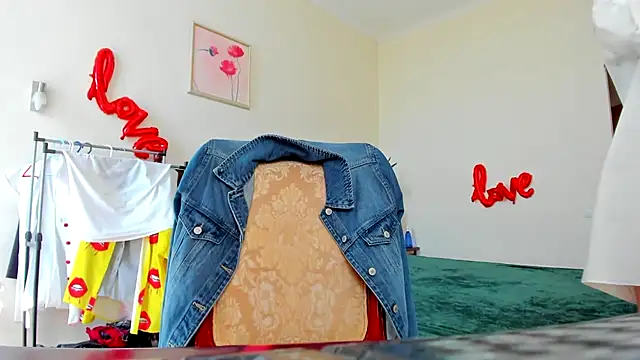 Tianiaa online show from 09.13.25