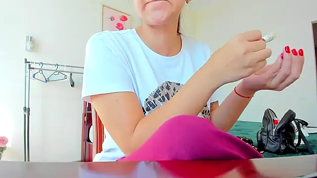 Tianiaa online show from 09.18.25