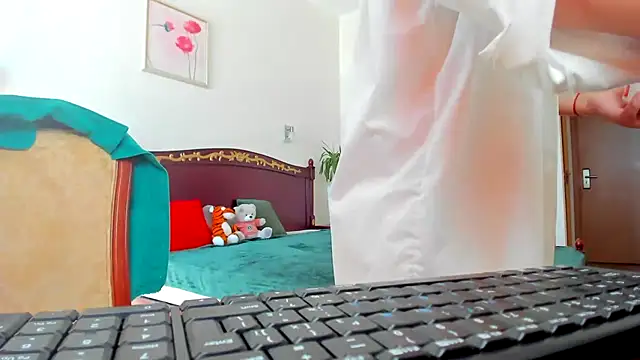 Tianiaa online show from 09.24.25