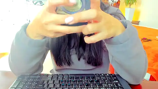 Tianiaa online show from 10.22.25