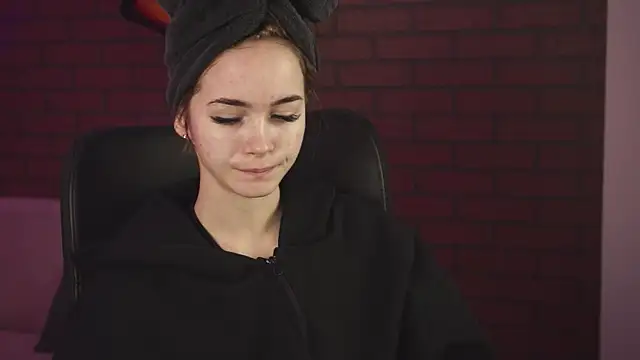 Snapshot of DakotaaJohnnson chatting on 02.05.25 DakotaaJohnnson online show from 02.05.25