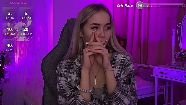 Snapshot of DakotaaJohnnson chatting on 10.31.25 DakotaaJohnnson online show from 10.31.25