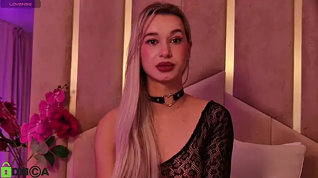 MaeveDream online show from 11.06.25