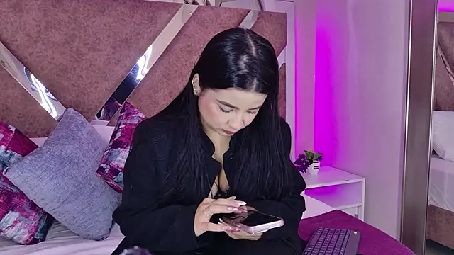 Snapshot of ValeriaOrtega chatting on 03.18.26 ValeriaOrtega online show from 03.18.26