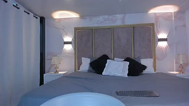 Snapshot of ValeriaOrtega chatting on 04.13.26 ValeriaOrtega online show from 04.13.26