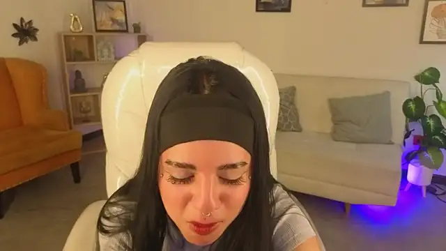 Nicole Foxx  online show from 11.12.25