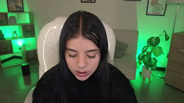 Nicole Foxx  online show from 11.24.25