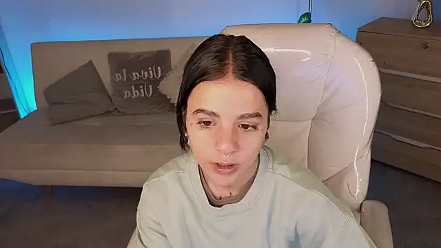 Nicole Foxx  online show from 03.13.26