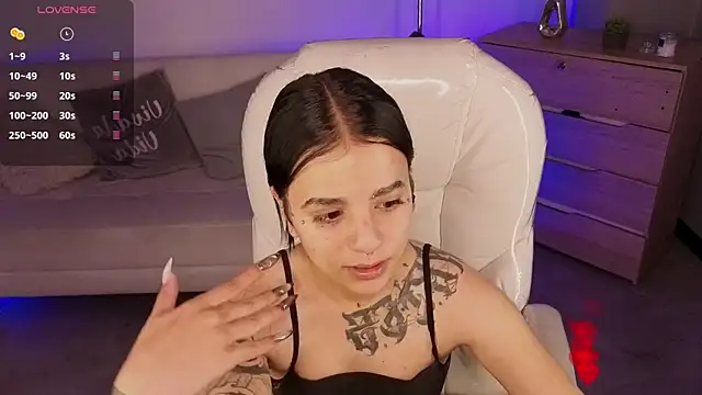 Nicole Foxx  online show from 03.24.26