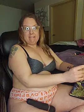 TattedMamaXOXO online show from 02.13.25