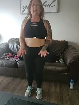 TattedMamaXOXO online show from 11.18.25