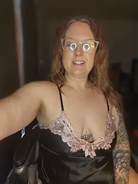 TattedMamaXOXO online show from 04.17.26