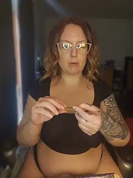 TattedMamaXOXO online show from 04.20.26