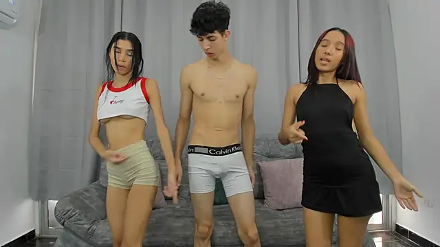 hotlittleones18 online show from 01.22.25