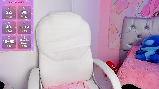 Snapshot of sofia__james chatting on 02.18.25 sofia james online show from 02.18.25