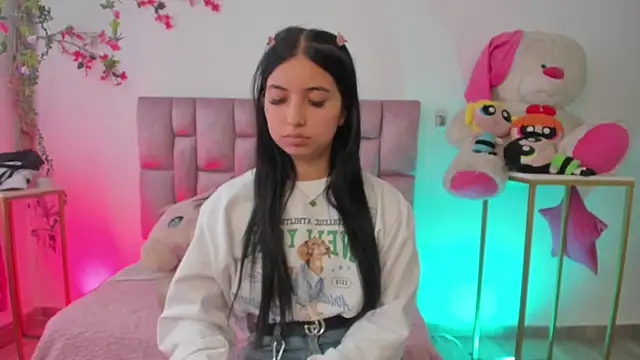 Snapshot of sofia__james chatting on 11.06.25 sofia james online show from 11.06.25