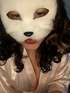 Snapshot of GinnyDelice chatting on 02.08.25 GinnyDelice online show from 02.08.25