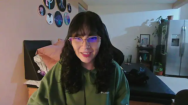 Snapshot of GinnyDelice chatting on 10.09.25 GinnyDelice online show from 10.09.25