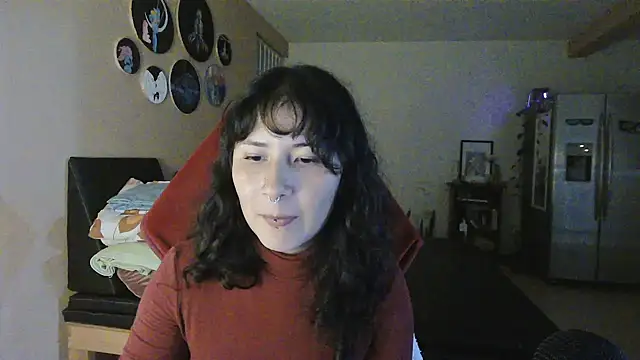Snapshot of GinnyDelice chatting on 10.17.25 GinnyDelice online show from 10.17.25
