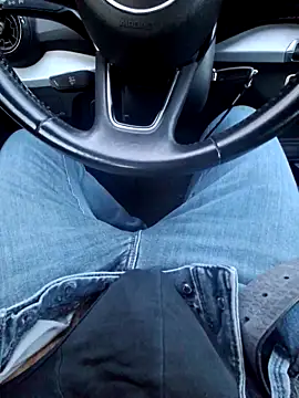 Nzino1983 online show from 03.31.26